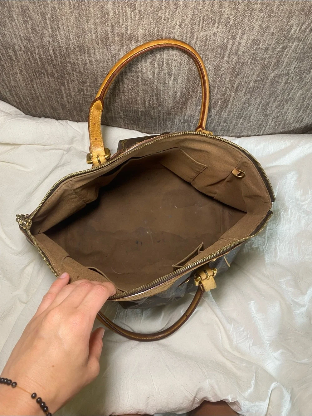 Louis Vuitton Tivoli GM Monogram Shoulder Bag with Tan Trim - Picture 7 of 16